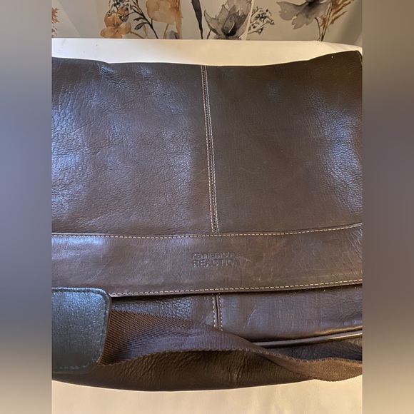 Kenneth Cole Reaction Other - Kenneth Cole Reaction Brown Leather Messenger Bag